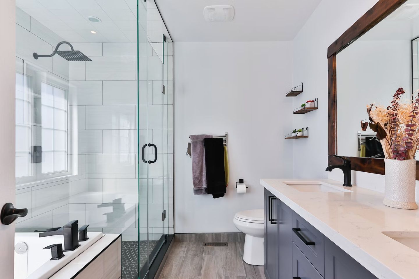Wet-area products<br />
as one finish family.